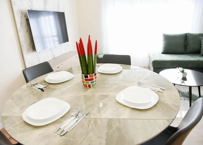 Kazazi - Premium Center - Exceptional Rated شقة *